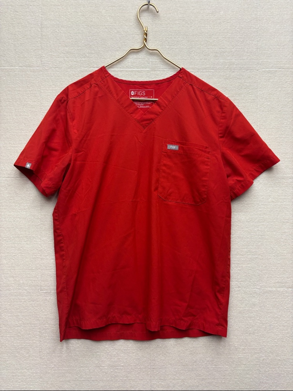 FIGS | Men's Red V‑Neck Scrub Top with Chest Pocket medium